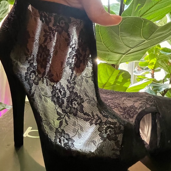 BEBE Platform Heel Olivia Lace Booties Black 7 - Picture 3 of 5